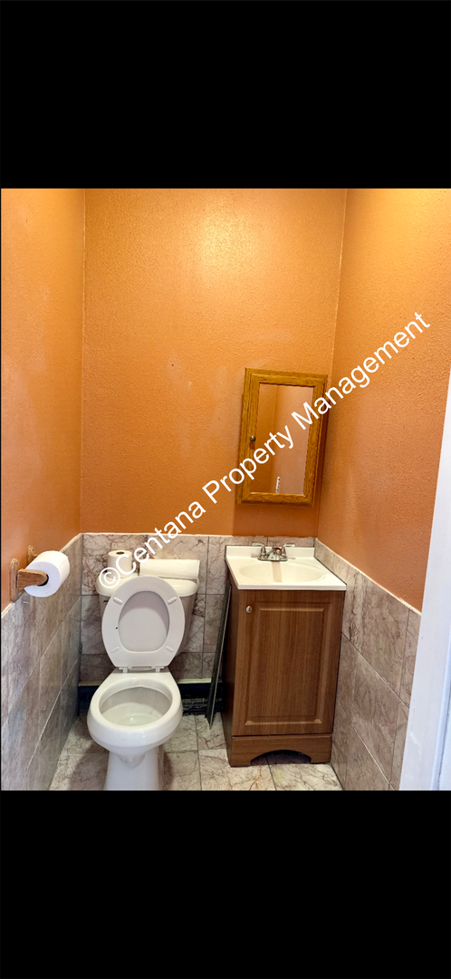 Building Photo - 601 W Mercury St