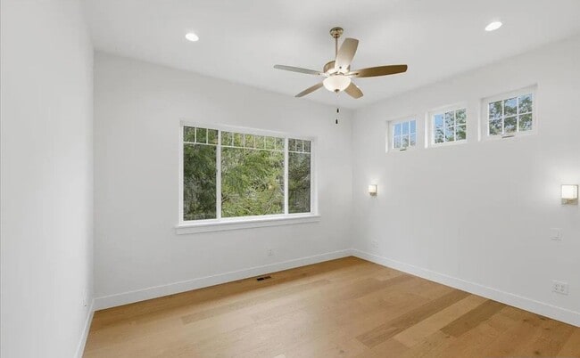Building Photo - Spacious Custom Built Home in NW Corvallis