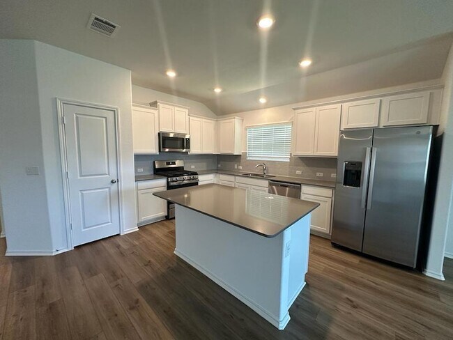 Building Photo - 183 Otter Rd