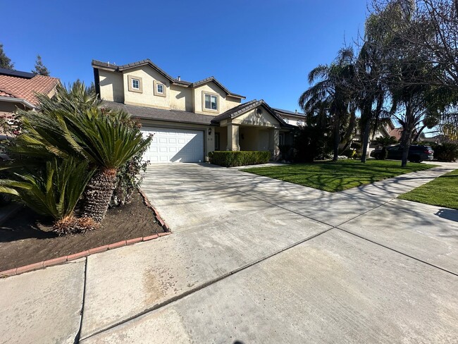 Building Photo - Two story home in SW Visalia available soon