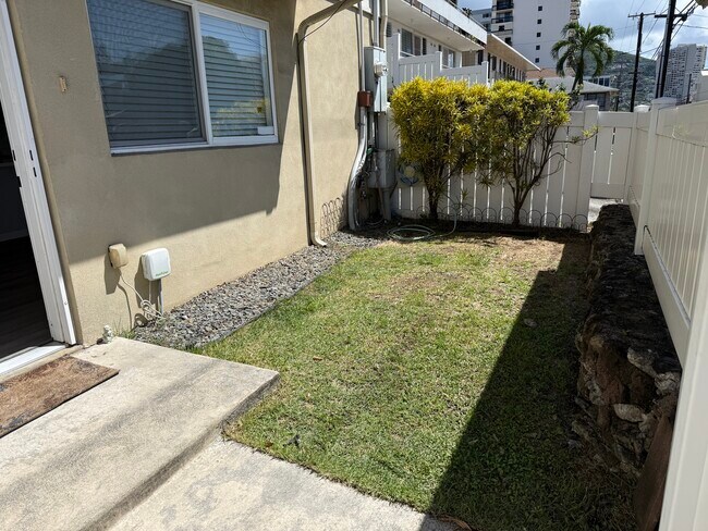 Building Photo - 1518 Thurston Ave