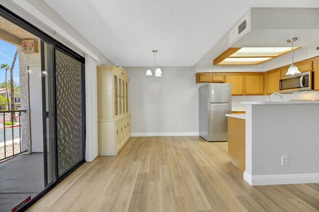 Building Photo - Renovated Downstairs 2 Bedroom Condo