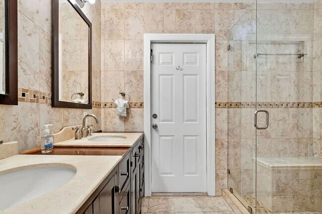 Building Photo - 2365 NE 195th St