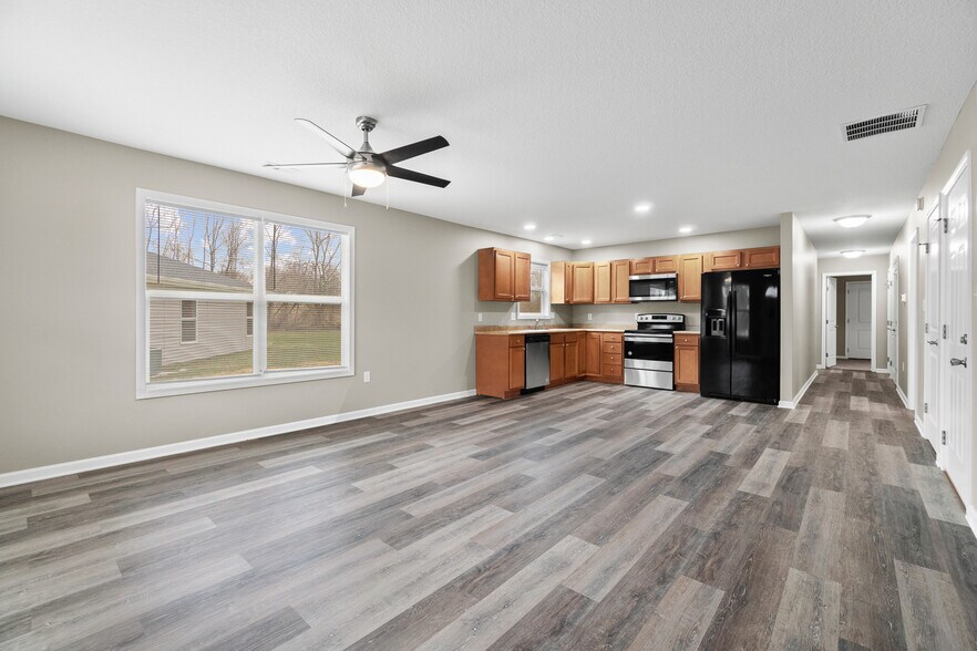 Building Photo - 4813 Tyrone Rd