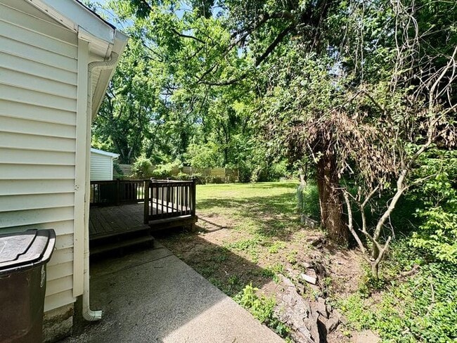Building Photo - 3 Bed /2.5 Bath East Nash!