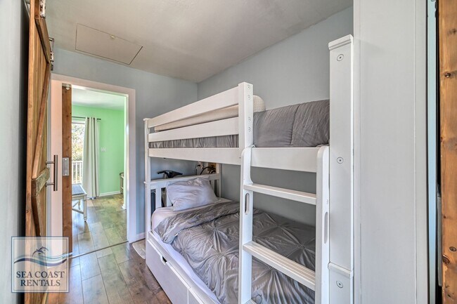 Building Photo - Beach Please @ 218 Sandpiper Dr