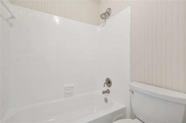 Building Photo - 23203 Plantation Dr NE