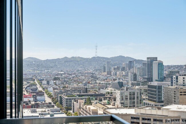 Building Photo - 425 1st St