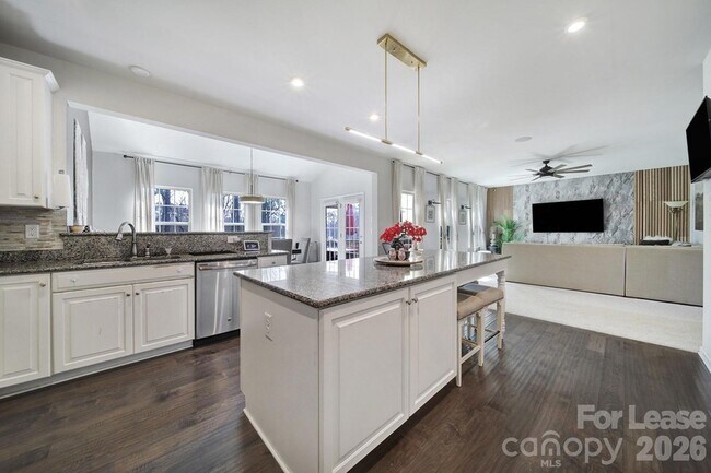 Building Photo - 6710 Carradale Way