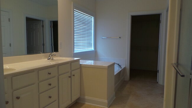 Building Photo - ~~~ Savannah Glen Townhome ~~~