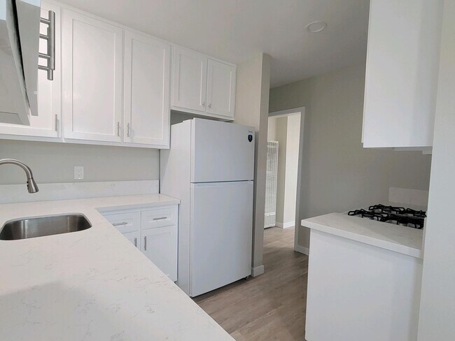 Building Photo - 2221