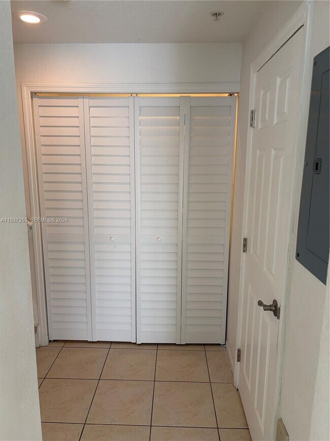 Building Photo - 10901 NW 83rd St