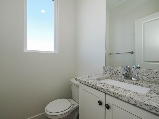 Building Photo - 3 Bedroom, 2.5 Bathroom in South Jordan