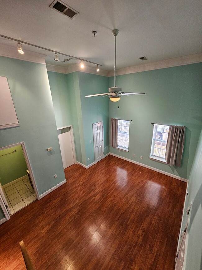 Building Photo - Church Hill - 1BR/1BA Condominium - All El...