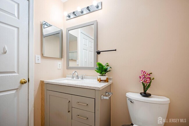 Building Photo - 11 Windsong Cir