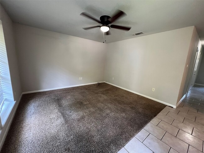 Building Photo - 1400 W Laurel St