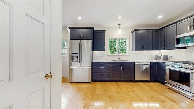 Building Photo - 14 Chestnut St