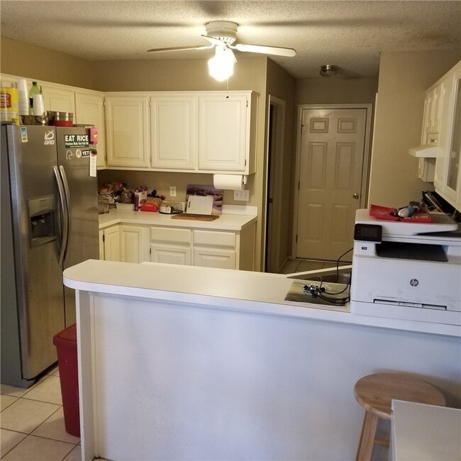 Building Photo - 1827 N Pine Crest Ave