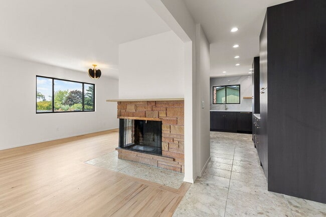 Building Photo - 1425 NW 122nd Ave