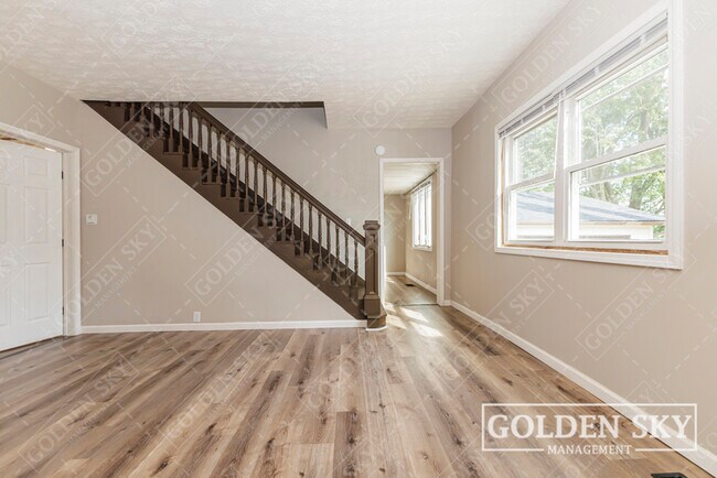 Building Photo - 306 N Mulberry St