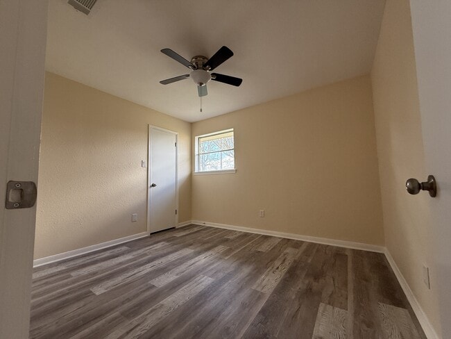 Building Photo - 1409 Opal Rd