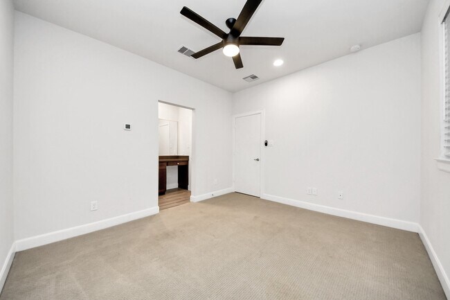 Building Photo - 325 Eado Park Cir