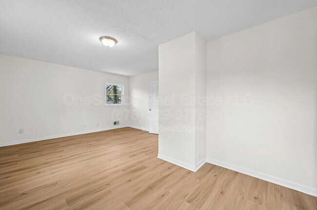 Building Photo - 4410 Carrollwood Dr