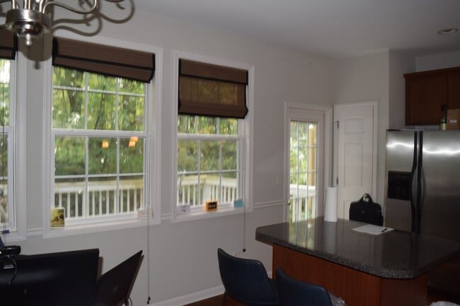 Building Photo - 3355 Deer Valley Dr