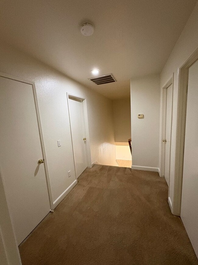 Building Photo - 2 Story Home Near Shopping Center Rent Ready!