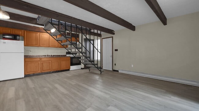 Building Photo - 1 Bedroom Townhouse Apartment