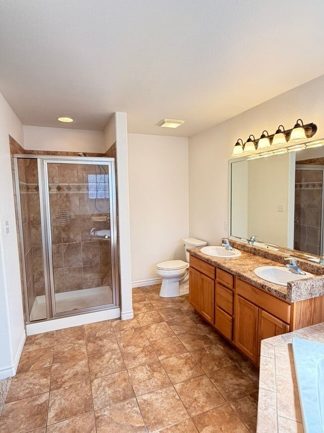 Building Photo - GORGEOUS 3Bed 2Bath 3Car Garage in NorthEast GJ!!!!!