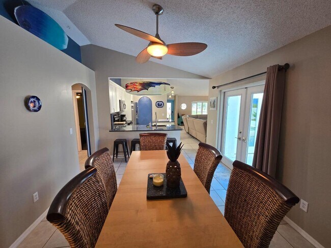 Building Photo - 862 SW Carmelite St