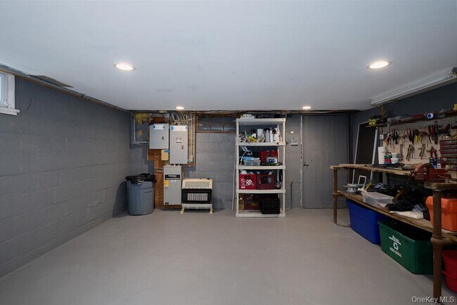 Building Photo - 116 Schoolhouse Ln
