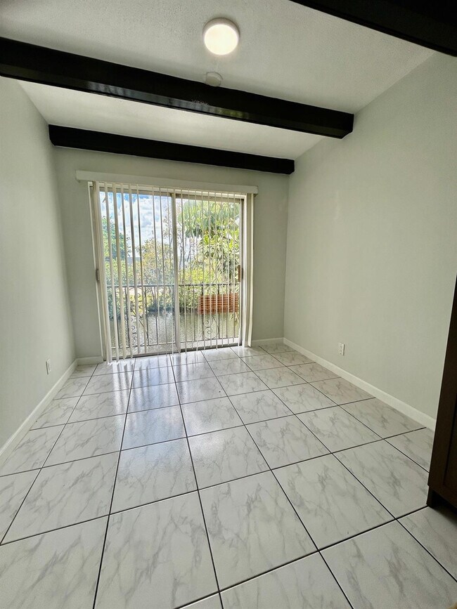 Building Photo - 1401 NE 57th Pl