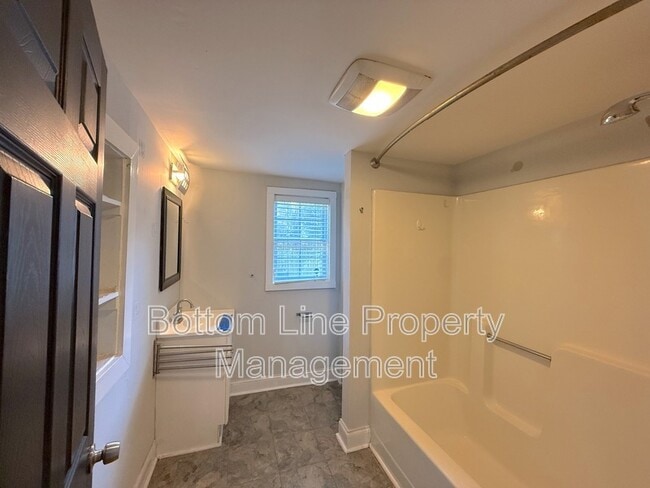 Building Photo - 513 Patterson St