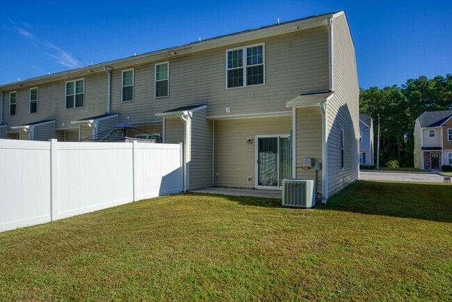 Building Photo - 113 Beacon Woods Dr