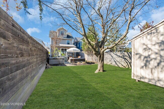 Building Photo - 510 Lareine Ave