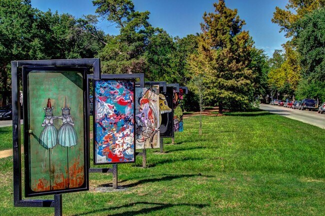 Building Photo - 2626 Couch St