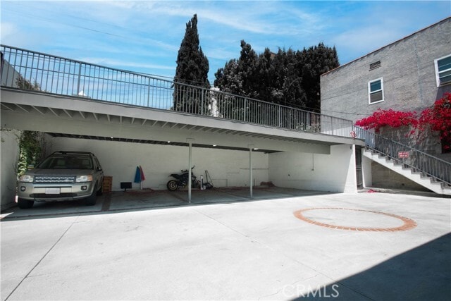Building Photo - 2027 Vista Del Mar Ave