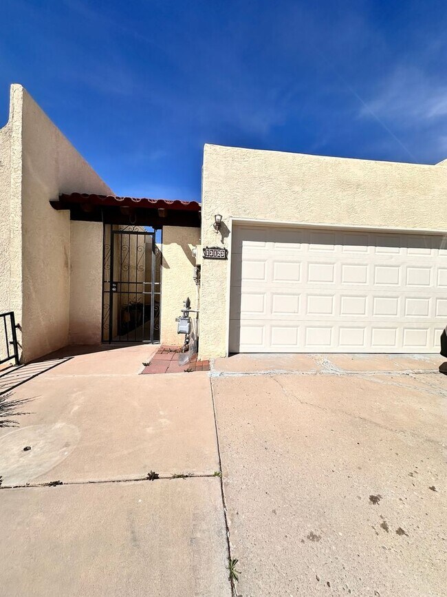 Building Photo - Move in Special! 2 Bedroom 2 Bath Townhome w/2 Car Garage and Refrigerated Air