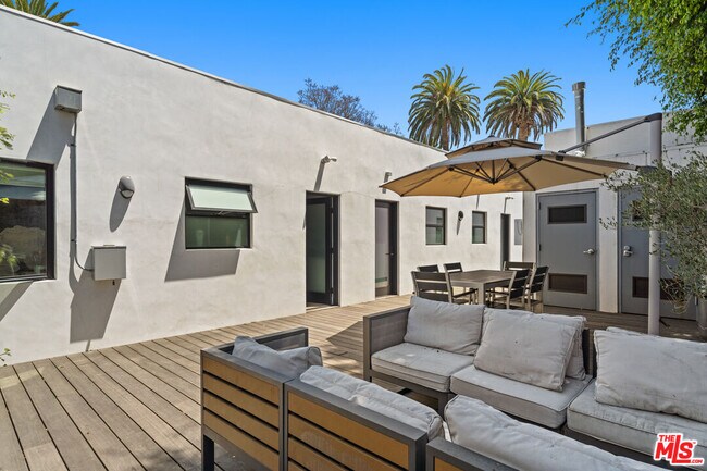 Building Photo - 1325 Cabrillo Ave