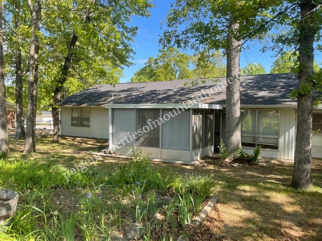 Building Photo - RANCH STYLE HOME