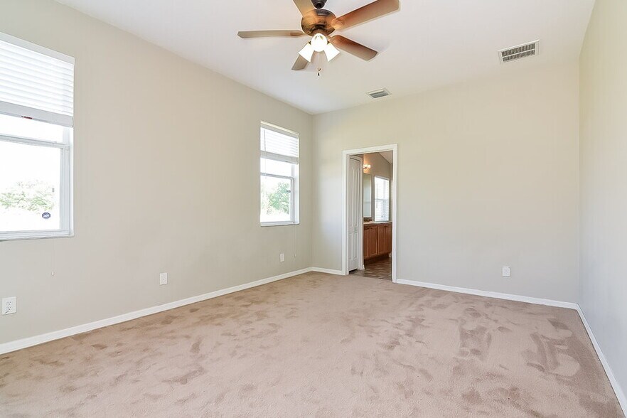 Building Photo - 9252 Zincoe Ln
