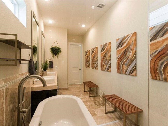 Building Photo - 1208 Bartlett St