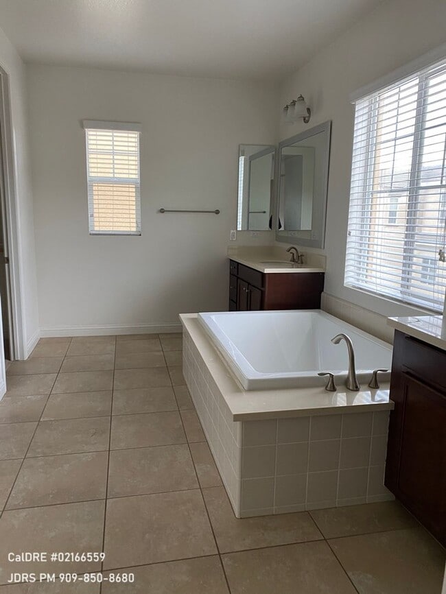 Building Photo - Eastvale 4 bedroom Partially Furnished Home