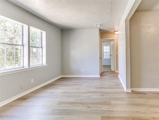 Building Photo - 3220 NE 14th Pl