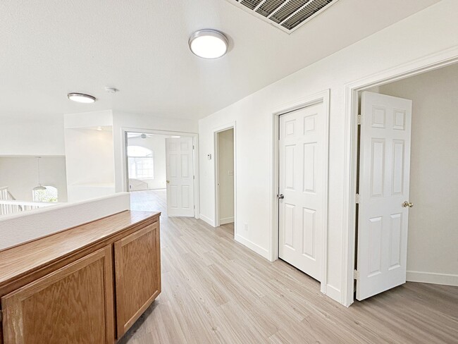 Building Photo - 4 BEDROOM WITH LOFT IN CUL DE SAC IN LONE MOUNTAIN