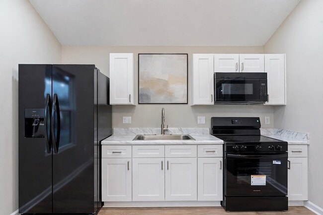 Building Photo - 804 Martin St