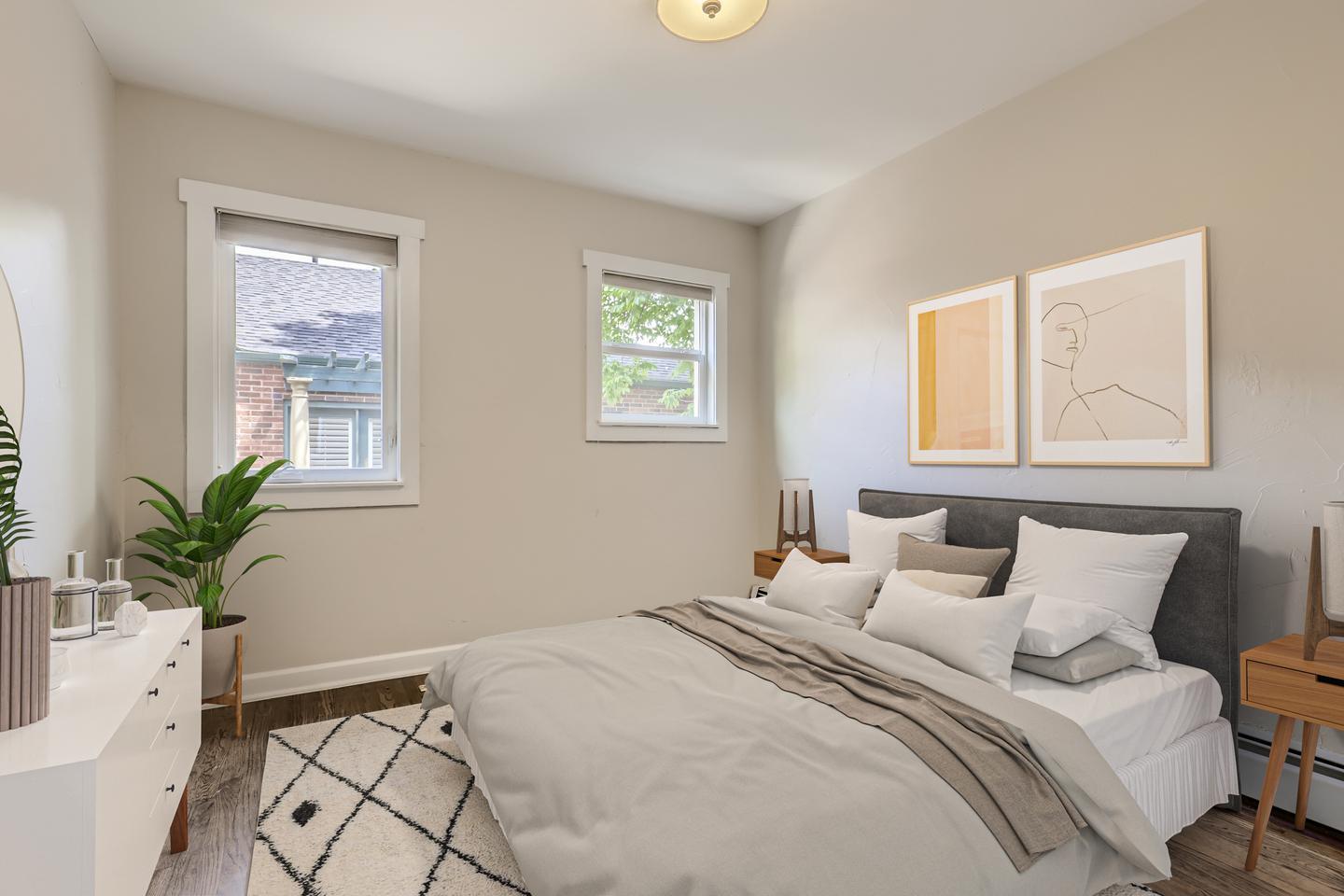 Building Photo - Spectacular Mayfair home with great backyard entertaining