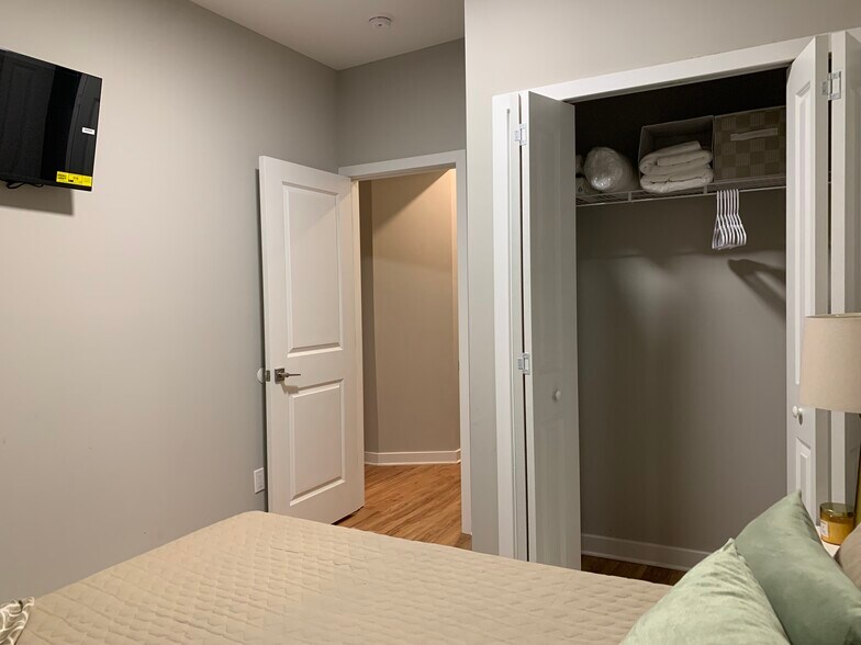 Building Photo - 2556 Germantown Ave